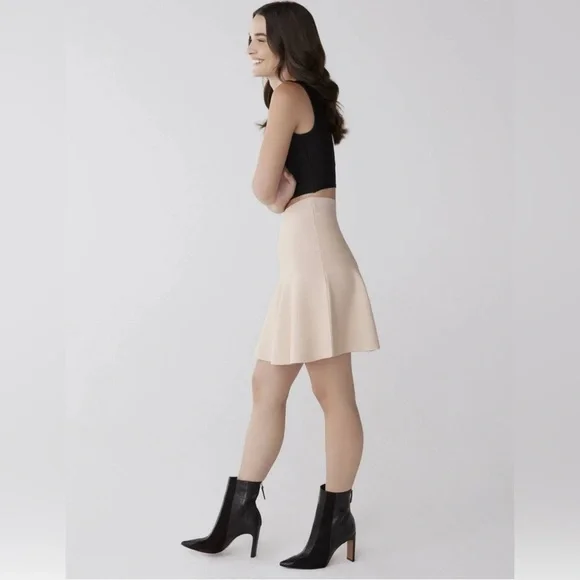 🔥BCBGMaxaria🔥 | Ingrid a-line high waisted skirt in bare pink - Picture 2 of 13